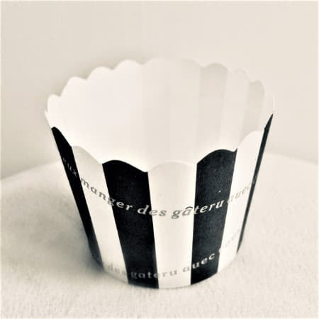 Black and White Striped Baking Cups I Pretty Party Candle and Cake Supplies I UK
