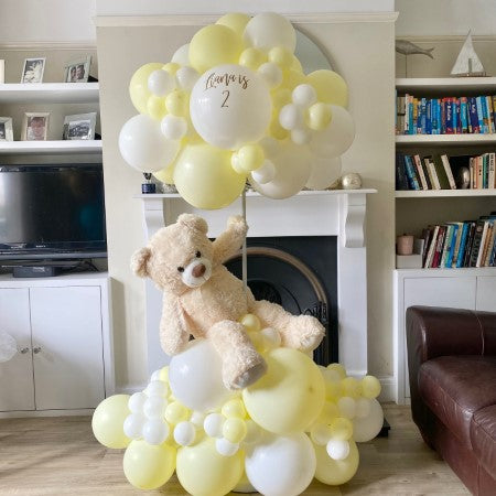 Bear holding balloons baby shower online